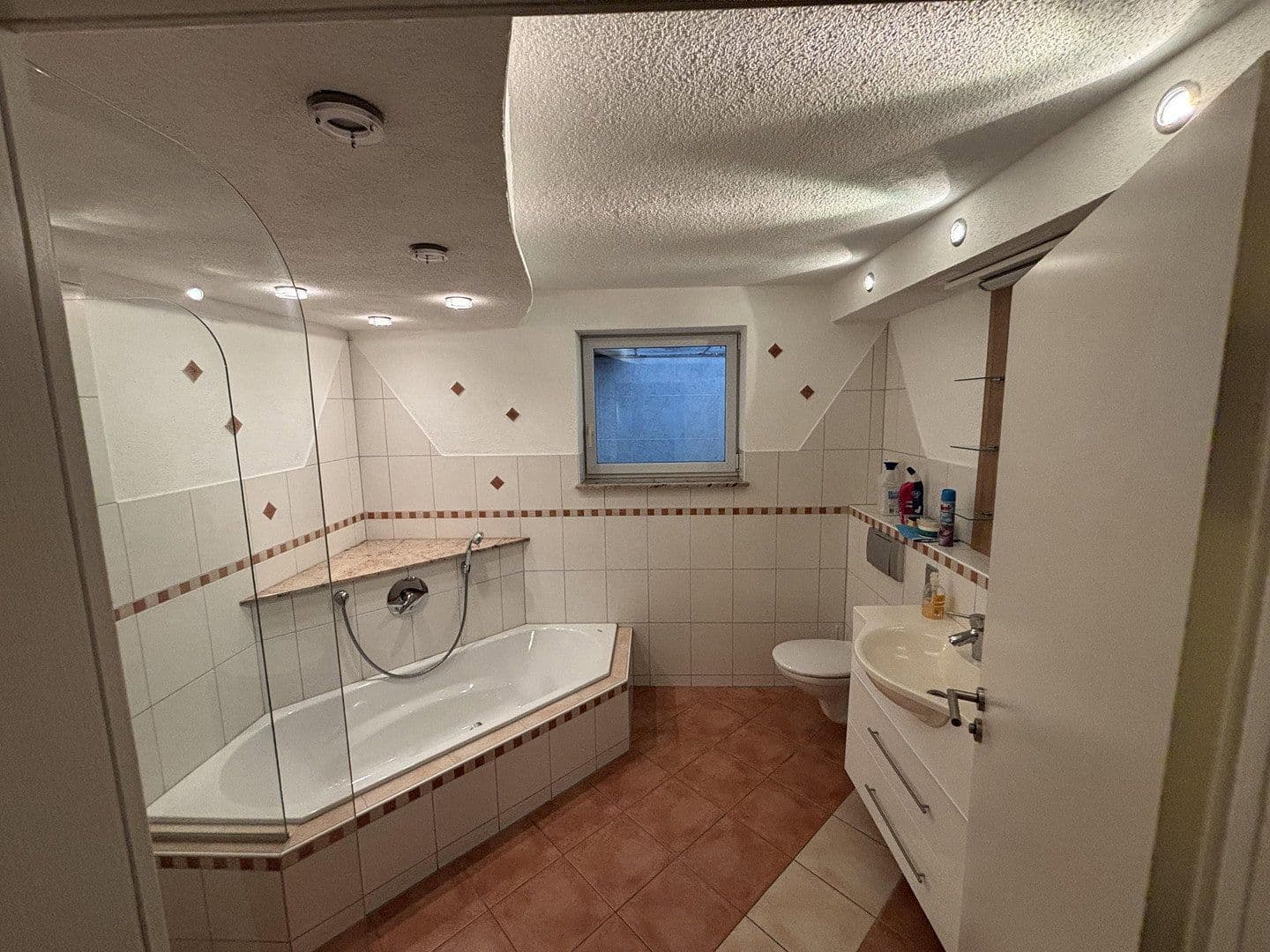 Prenájom bytu 3-izbový 96 m², Schöntal, Bádensko-Wurttembersko Prenájom bytu 3-izbový 96 m², Schöntal, Bádensko-Wurttembersko