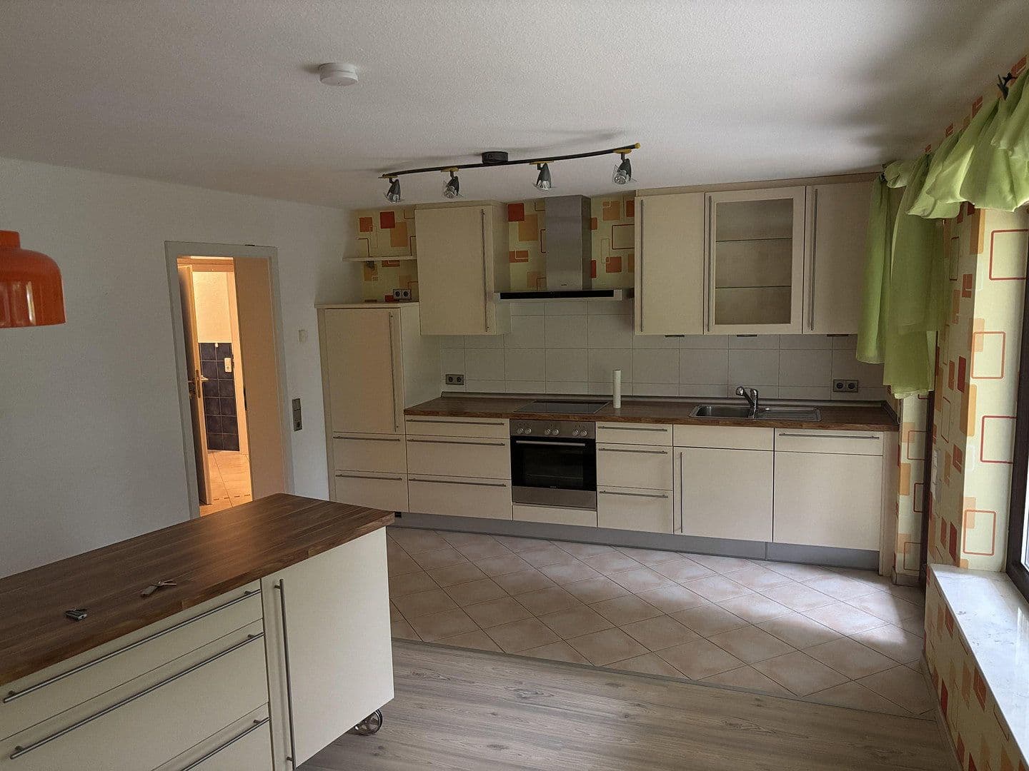Prenájom bytu 3-izbový 96 m², Schöntal, Bádensko-Wurttembersko Prenájom bytu 3-izbový 96 m², Schöntal, Bádensko-Wurttembersko