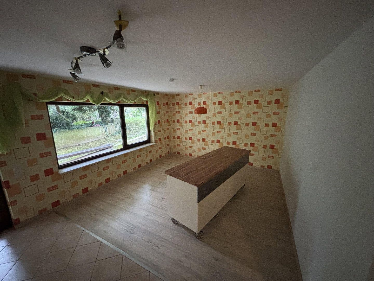 Prenájom bytu 3-izbový 96 m², Schöntal, Bádensko-Wurttembersko Prenájom bytu 3-izbový 96 m², Schöntal, Bádensko-Wurttembersko