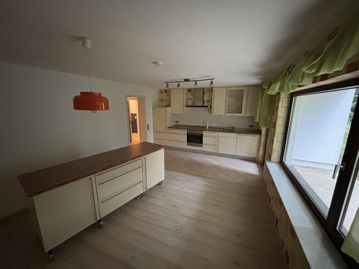 Prenájom bytu 3-izbový 96 m², Schöntal, Bádensko-Wurttembersko Prenájom bytu 3-izbový 96 m², Schöntal, Bádensko-Wurttembersko
