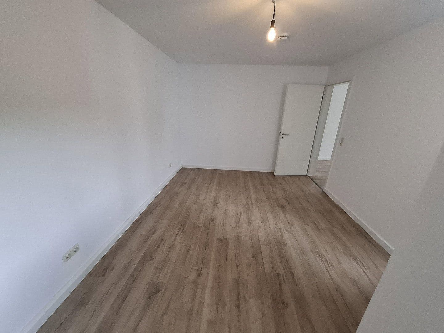 Prenájom bytu 3-izbový 93 m², Waldallee 7.42, Eppstein, Hesensko Prenájom bytu 3-izbový 93 m², Waldallee 7.42, Eppstein, Hesensko