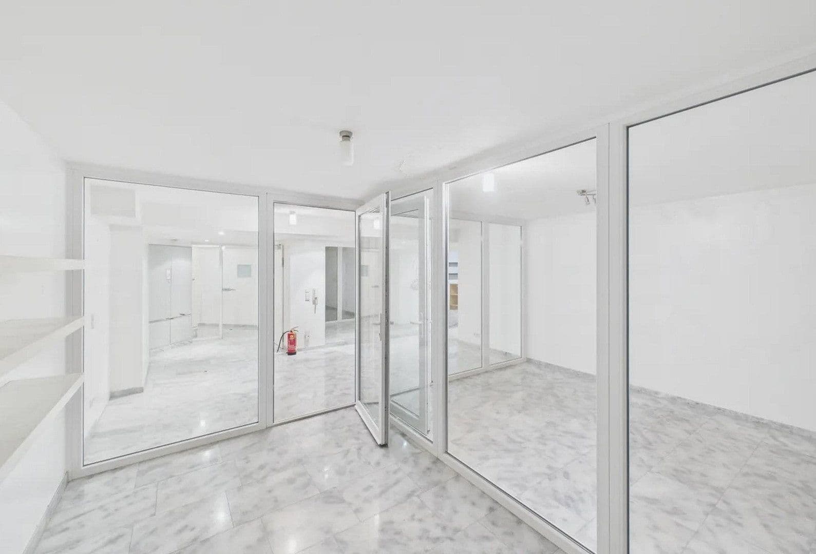 Predaj domu 520 m², pozemek 697 m², Fritz-Ulrich-Str. 105, Heilbronn, Bádensko-Wurttembersko Predaj domu 520 m², pozemek 697 m², Fritz-Ulrich-Str. 105, Heilbronn, Bádensko-Wurttembersko