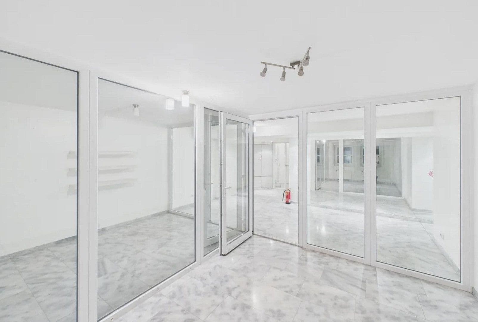 Predaj domu 520 m², pozemek 697 m², Fritz-Ulrich-Str. 105, Heilbronn, Bádensko-Wurttembersko Predaj domu 520 m², pozemek 697 m², Fritz-Ulrich-Str. 105, Heilbronn, Bádensko-Wurttembersko