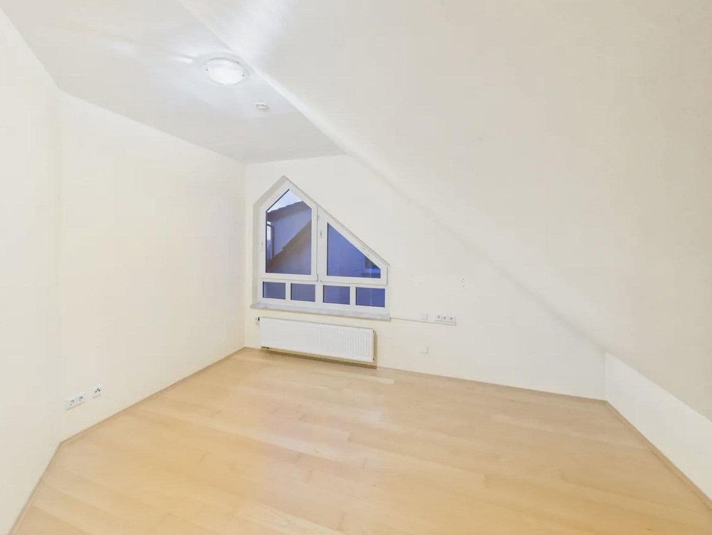 Predaj domu 520 m², pozemek 697 m², Fritz-Ulrich-Str. 105, Heilbronn, Bádensko-Wurttembersko Predaj domu 520 m², pozemek 697 m², Fritz-Ulrich-Str. 105, Heilbronn, Bádensko-Wurttembersko