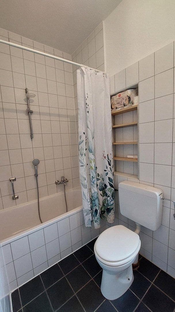 Prenájom bytu 4-izbový 74 m², Emser Strasse 40, Frankfurt, Hesensko Prenájom bytu 4-izbový 74 m², Emser Strasse 40, Frankfurt, Hesensko