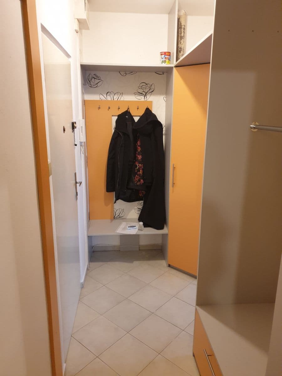 Prenájom bytu 1-izbový 33 m², Horáčkova, Praha, Praha Prenájom bytu 1-izbový 33 m², Horáčkova, Praha, Praha