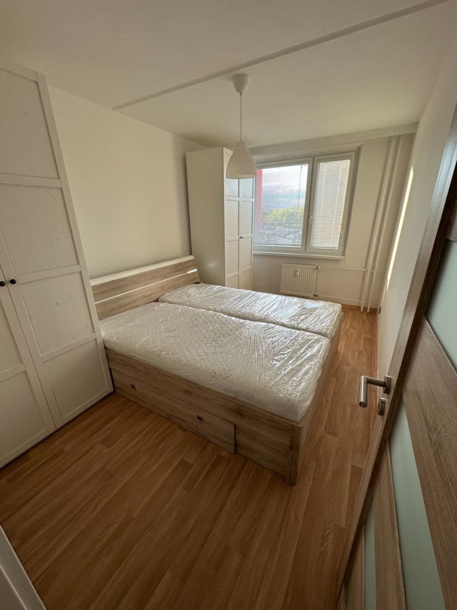 Prenájom bytu 3-izbový 75 m², Josefa Ševčíka, Most, Ústecký kraj Prenájom bytu 3-izbový 75 m², Josefa Ševčíka, Most, Ústecký kraj