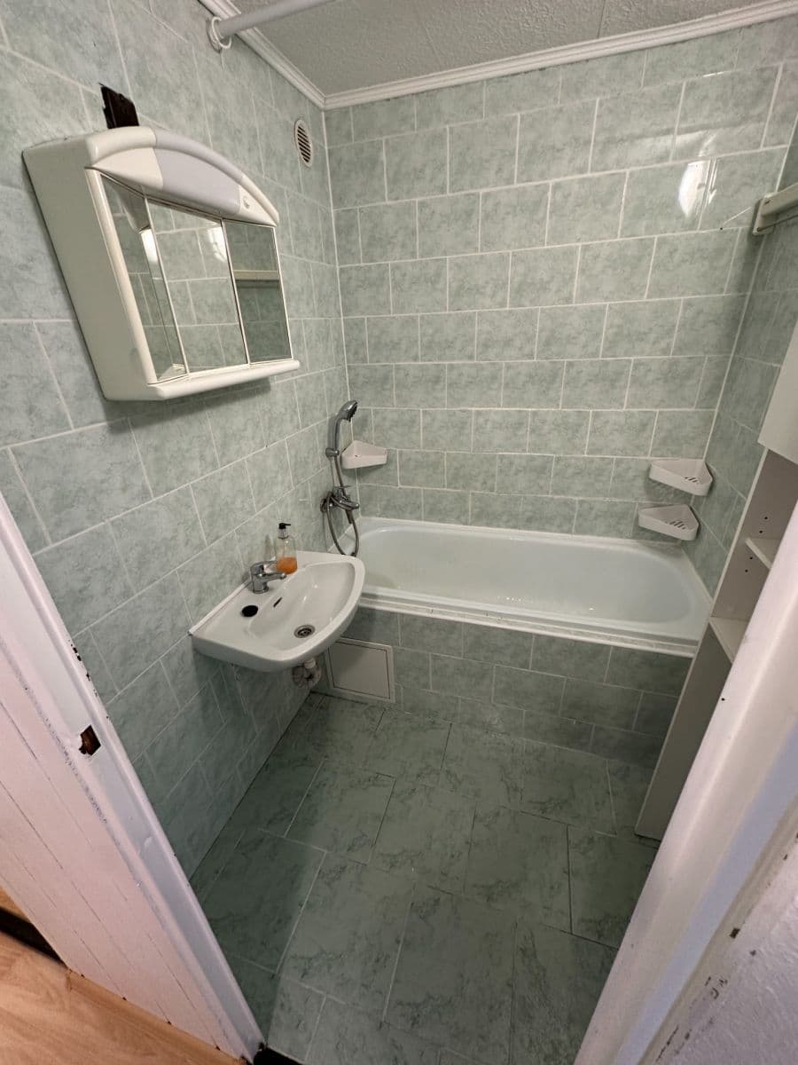 Prenájom bytu 3-izbový 75 m², Josefa Ševčíka, Most, Ústecký kraj Prenájom bytu 3-izbový 75 m², Josefa Ševčíka, Most, Ústecký kraj