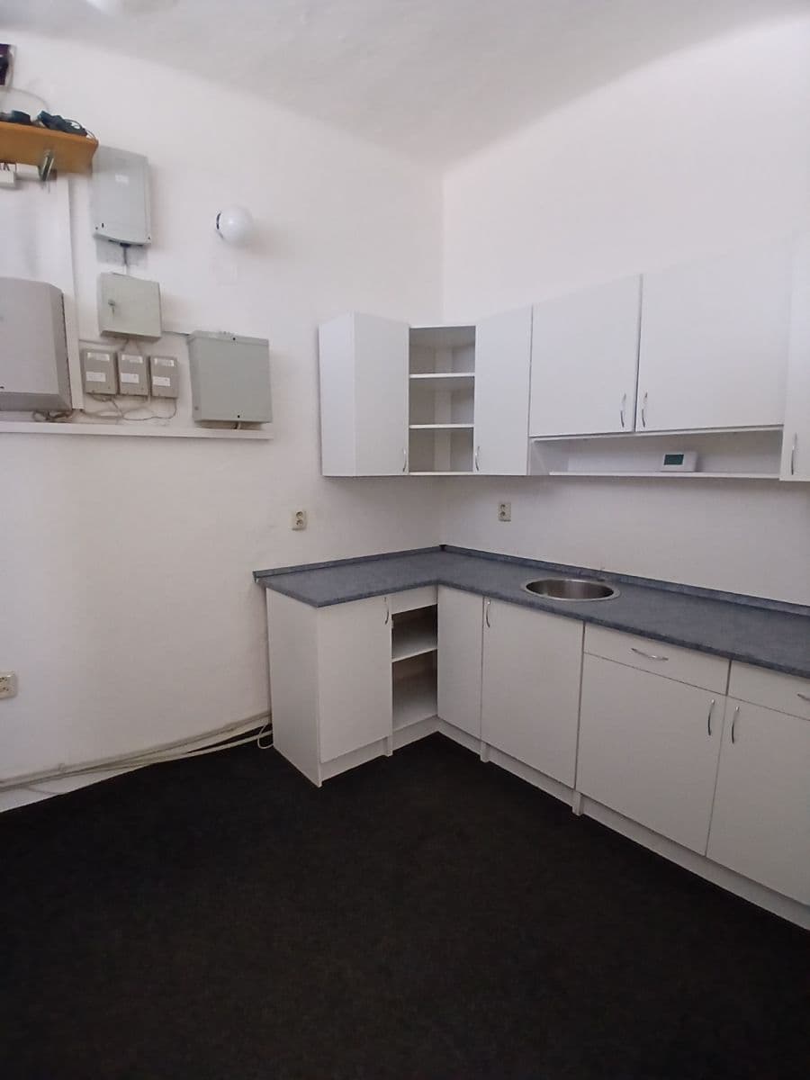 Prenájom kancelárie 396 m², Polenská, Jihlava, Kraj Vysočina Prenájom kancelárie 396 m², Polenská, Jihlava, Kraj Vysočina