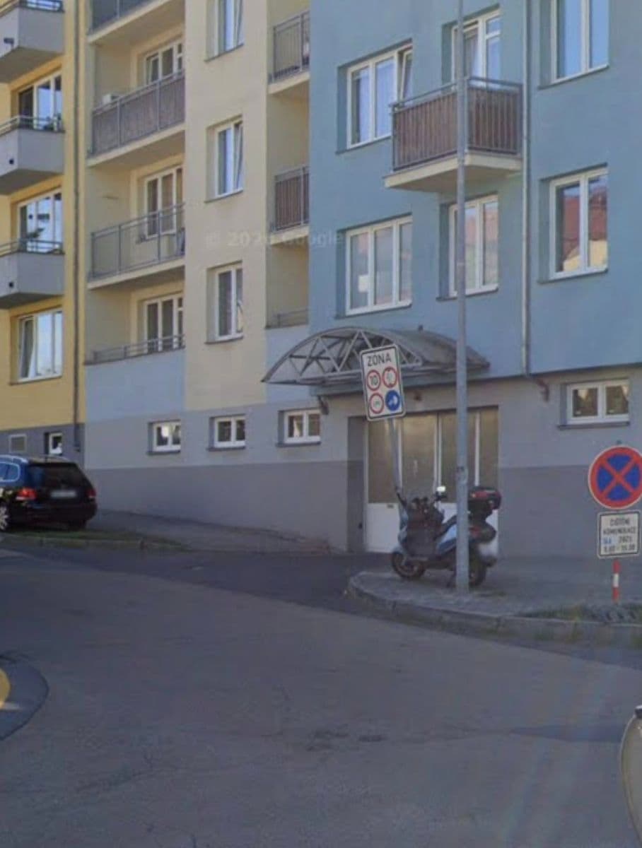 Prenájom garáže 14 m², Merhoutova, Praha, Praha Prenájom garáže 14 m², Merhoutova, Praha, Praha
