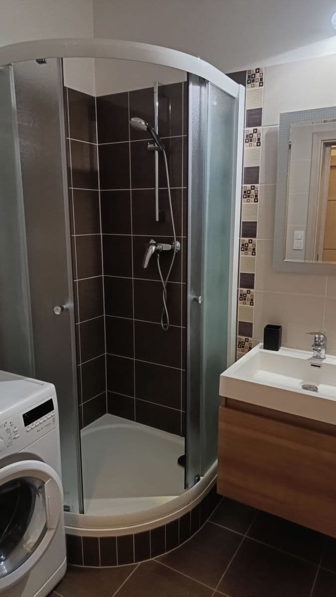 Prenájom bytu 1-izbový 38 m², Hornoměcholupská, Praha, Praha Prenájom bytu 1-izbový 38 m², Hornoměcholupská, Praha, Praha