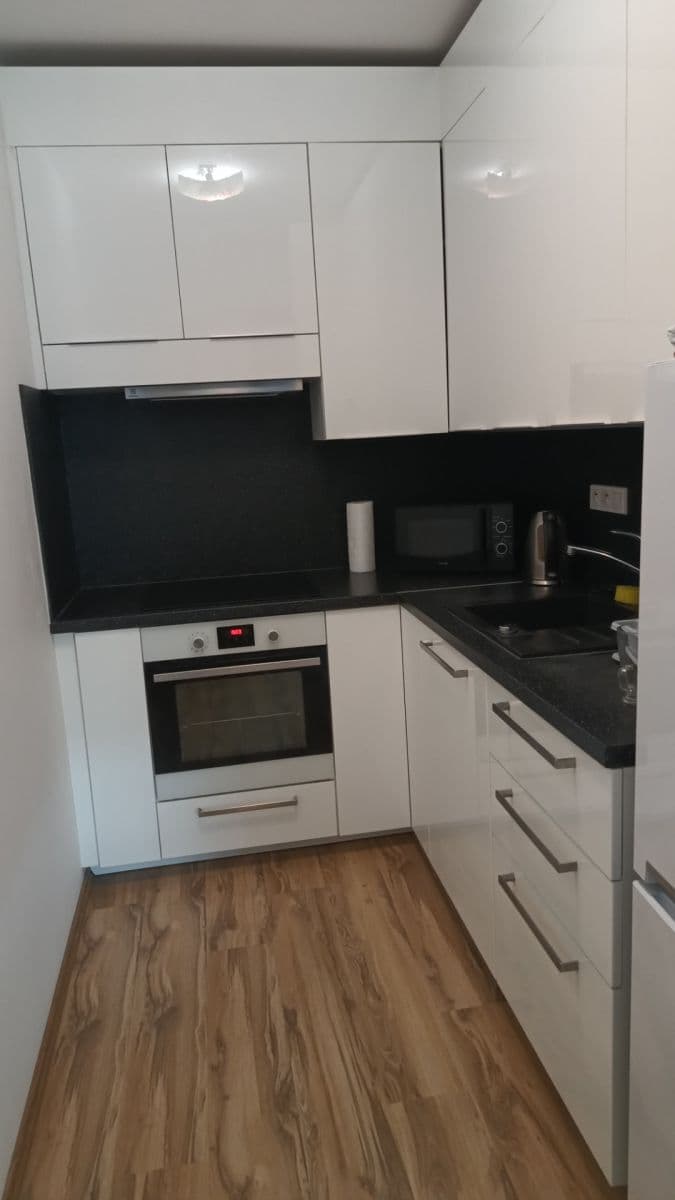 Prenájom bytu 1-izbový 38 m², Hornoměcholupská, Praha, Praha Prenájom bytu 1-izbový 38 m², Hornoměcholupská, Praha, Praha