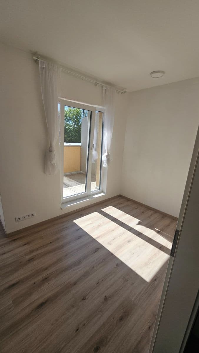 Prenájom bytu 1-izbový 36 m², V Kněžívce, Tuchoměřice, Středočeský kraj Prenájom bytu 1-izbový 36 m², V Kněžívce, Tuchoměřice, Středočeský kraj