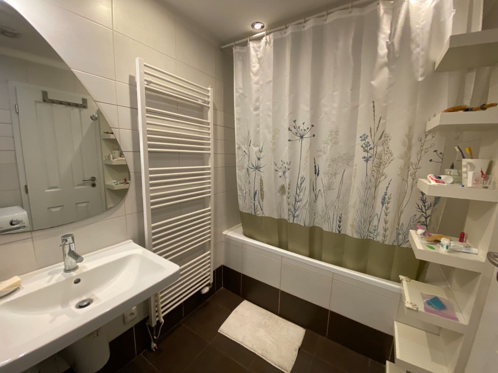 Prenájom bytu 3-izbový 74 m², Bořivojova, Praha, Praha Prenájom bytu 3-izbový 74 m², Bořivojova, Praha, Praha