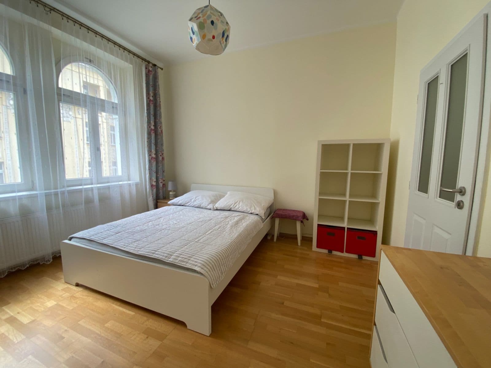 Prenájom bytu 3-izbový 74 m², Bořivojova, Praha, Praha Prenájom bytu 3-izbový 74 m², Bořivojova, Praha, Praha