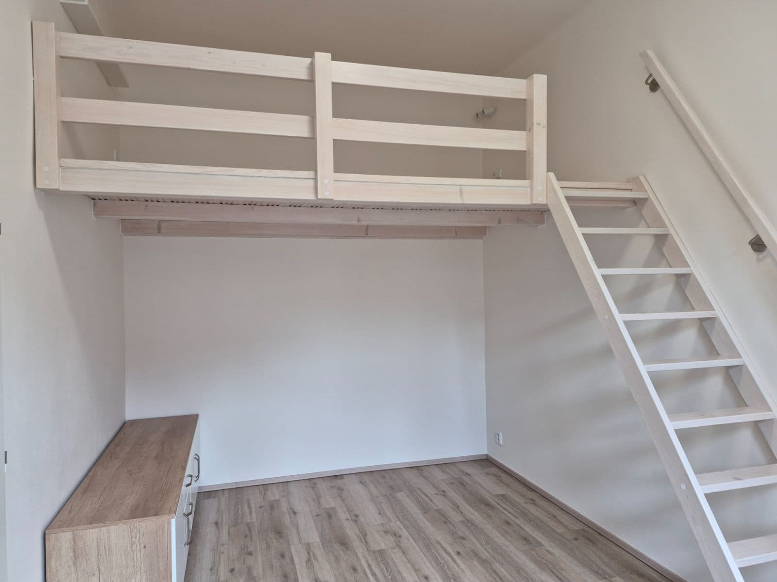 Prenájom bytu 2-izbový 37 m², Boleslavova, Praha, Praha Prenájom bytu 2-izbový 37 m², Boleslavova, Praha, Praha