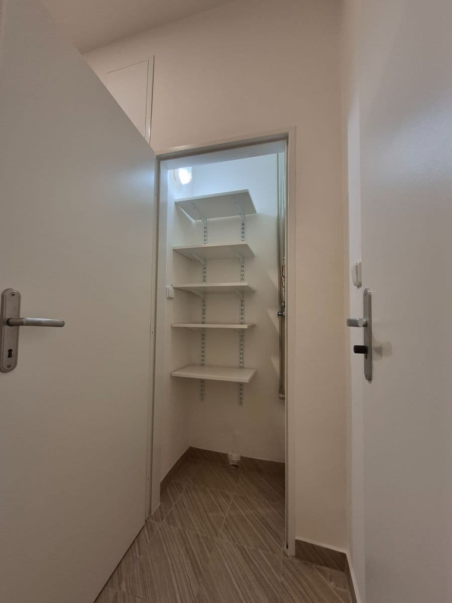Prenájom bytu 2-izbový 37 m², Boleslavova, Praha, Praha Prenájom bytu 2-izbový 37 m², Boleslavova, Praha, Praha