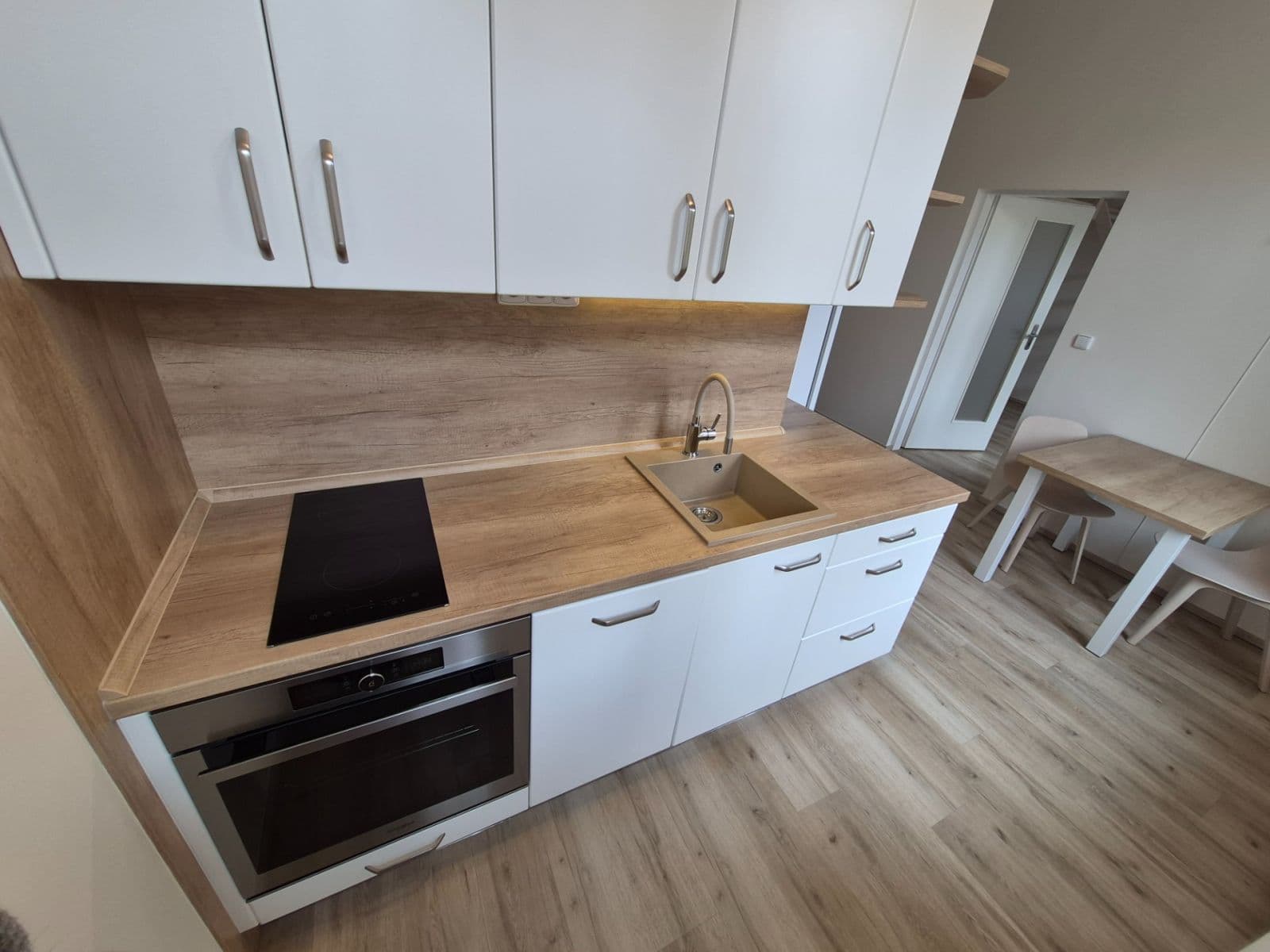 Prenájom bytu 2-izbový 37 m², Boleslavova, Praha, Praha Prenájom bytu 2-izbový 37 m², Boleslavova, Praha, Praha