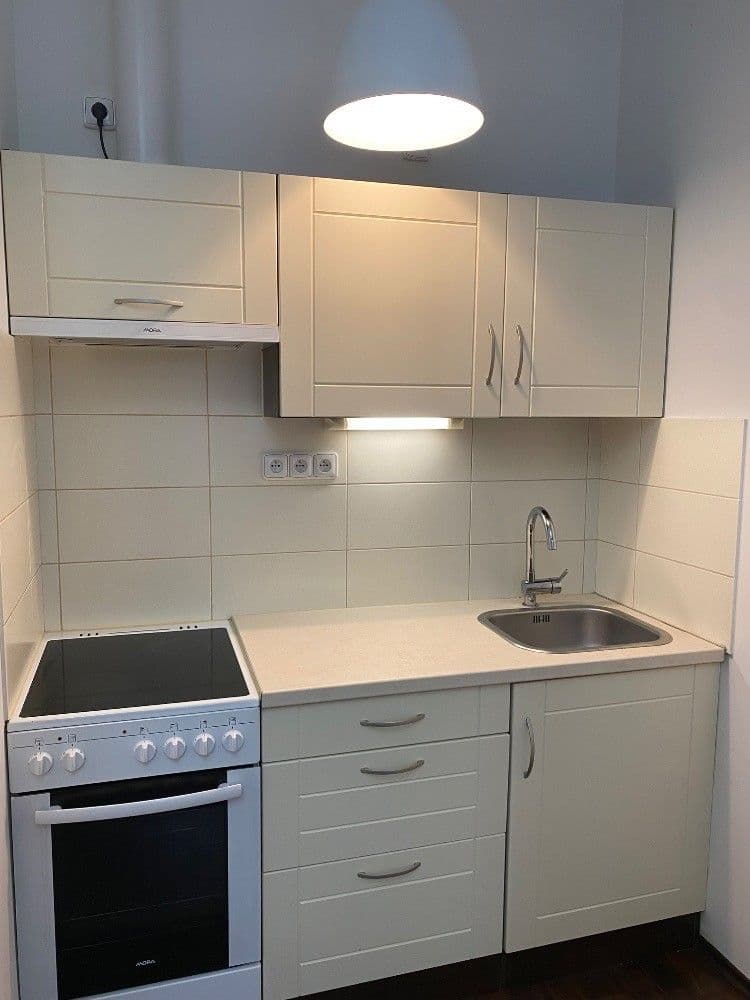 Prenájom bytu 2-izbový 42 m², Kamenická, Praha, Praha Prenájom bytu 2-izbový 42 m², Kamenická, Praha, Praha