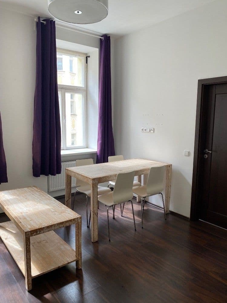Prenájom bytu 2-izbový 42 m², Kamenická, Praha, Praha Prenájom bytu 2-izbový 42 m², Kamenická, Praha, Praha