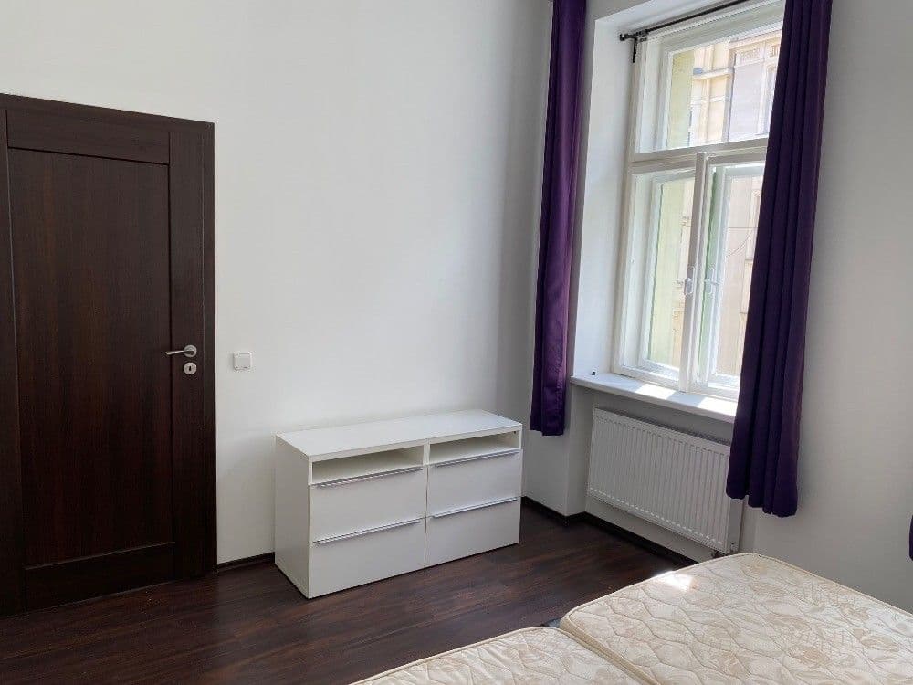 Prenájom bytu 2-izbový 42 m², Kamenická, Praha, Praha Prenájom bytu 2-izbový 42 m², Kamenická, Praha, Praha