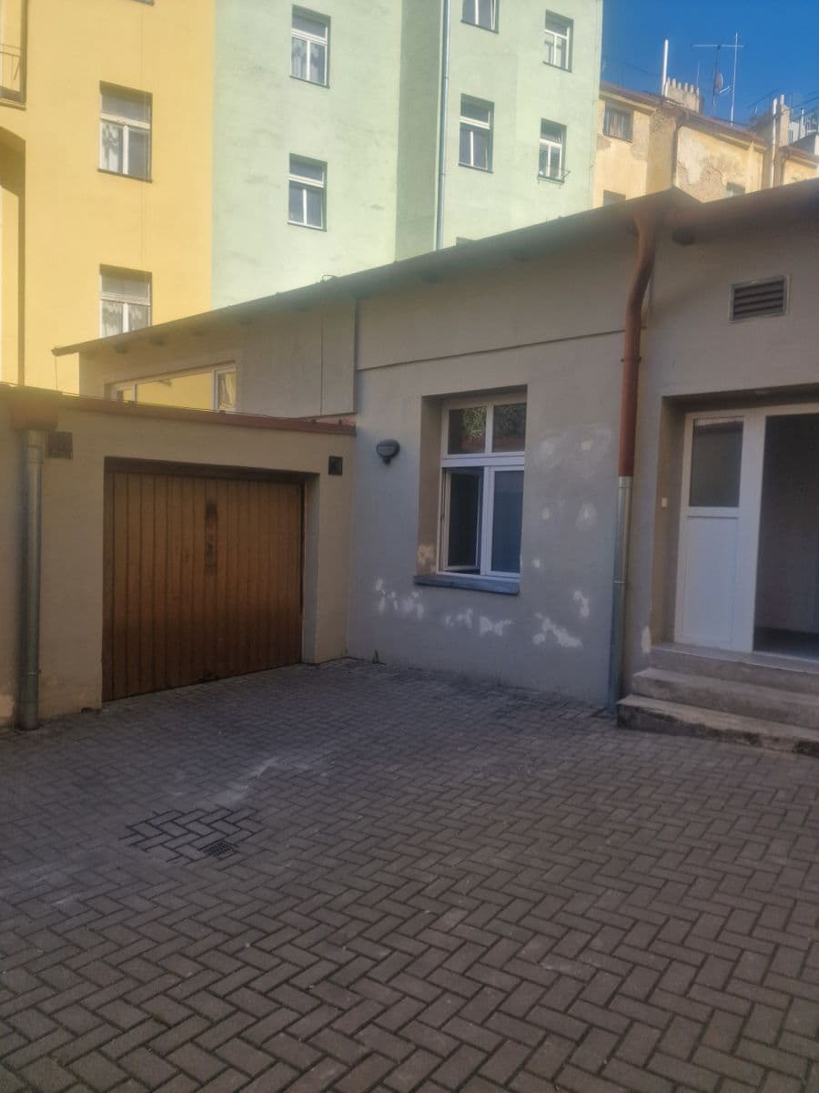 Prenájom garáže 20 m², Nuselská, Praha, Praha Prenájom garáže 20 m², Nuselská, Praha, Praha