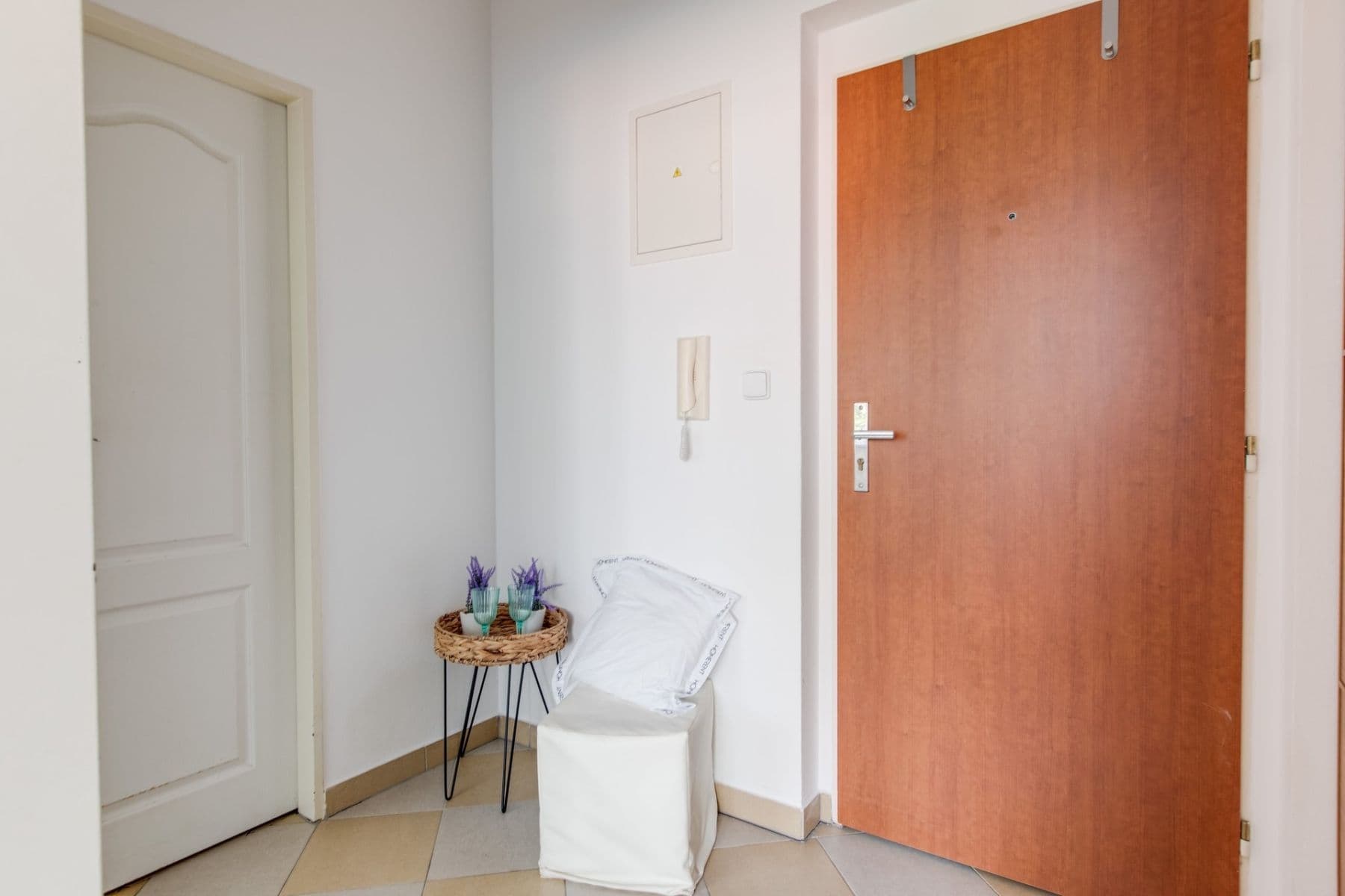 Prenájom bytu 2-izbový 38 m², Přípotoční, Praha, Praha Prenájom bytu 2-izbový 38 m², Přípotoční, Praha, Praha