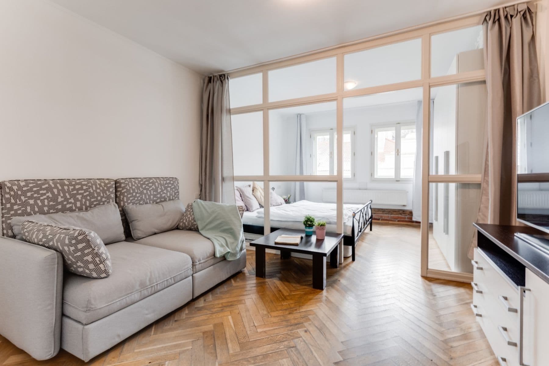 Prenájom bytu 1-izbový 45 m², Plzeňská, Praha, Praha Prenájom bytu 1-izbový 45 m², Plzeňská, Praha, Praha