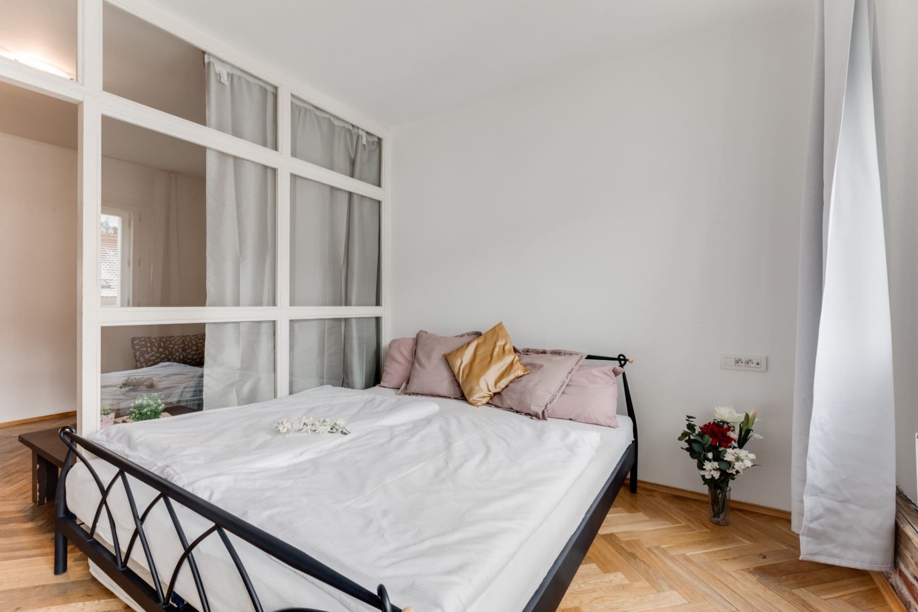 Prenájom bytu 1-izbový 45 m², Plzeňská, Praha, Praha Prenájom bytu 1-izbový 45 m², Plzeňská, Praha, Praha