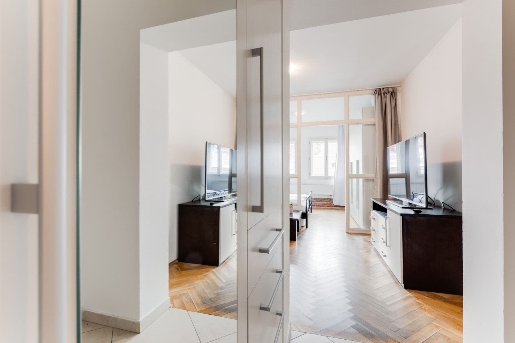 Prenájom bytu 1-izbový 45 m², Plzeňská, Praha, Praha Prenájom bytu 1-izbový 45 m², Plzeňská, Praha, Praha