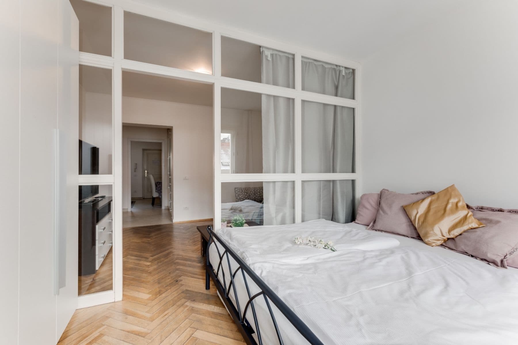 Prenájom bytu 1-izbový 45 m², Plzeňská, Praha, Praha Prenájom bytu 1-izbový 45 m², Plzeňská, Praha, Praha