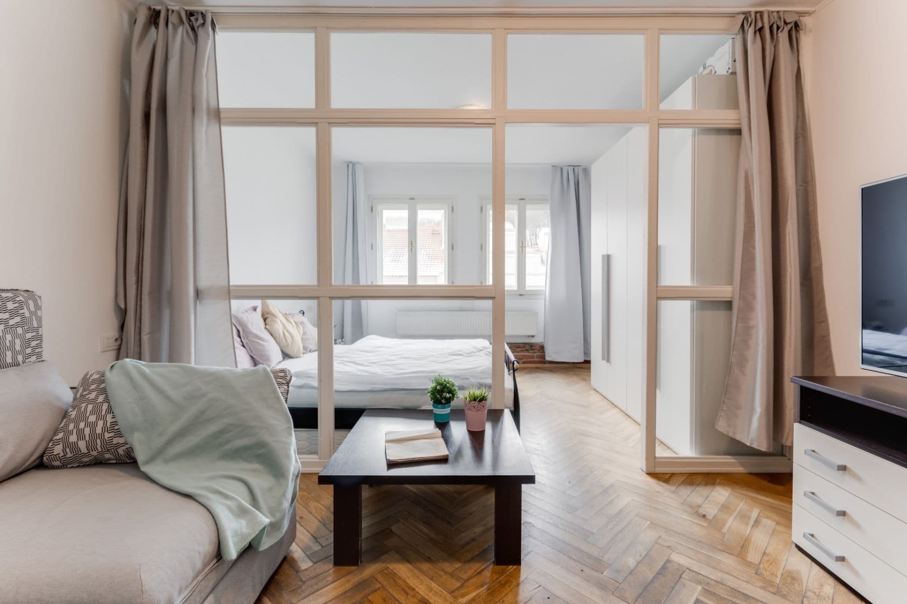 Prenájom bytu 1-izbový 45 m², Plzeňská, Praha, Praha Prenájom bytu 1-izbový 45 m², Plzeňská, Praha, Praha