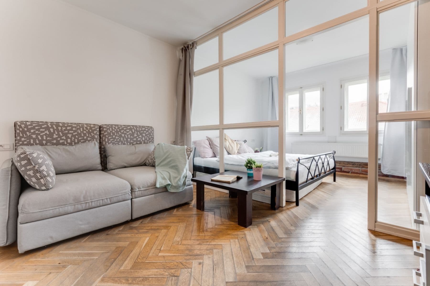 Prenájom bytu 1-izbový 45 m², Plzeňská, Praha, Praha Prenájom bytu 1-izbový 45 m², Plzeňská, Praha, Praha