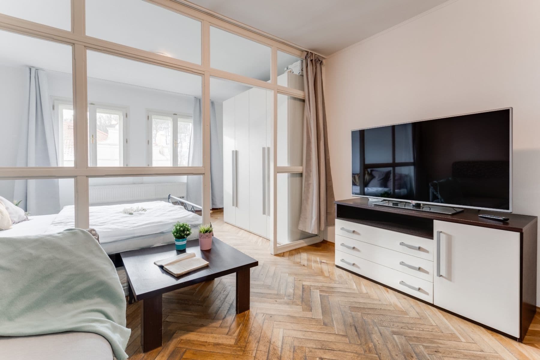 Prenájom bytu 1-izbový 45 m², Plzeňská, Praha, Praha Prenájom bytu 1-izbový 45 m², Plzeňská, Praha, Praha
