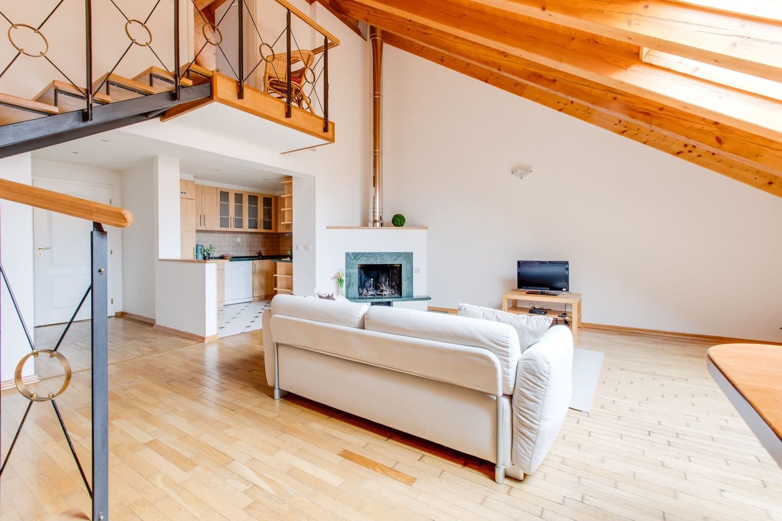 Prenájom bytu 3-izbový 104 m², Šumavská, Praha, Praha Prenájom bytu 3-izbový 104 m², Šumavská, Praha, Praha