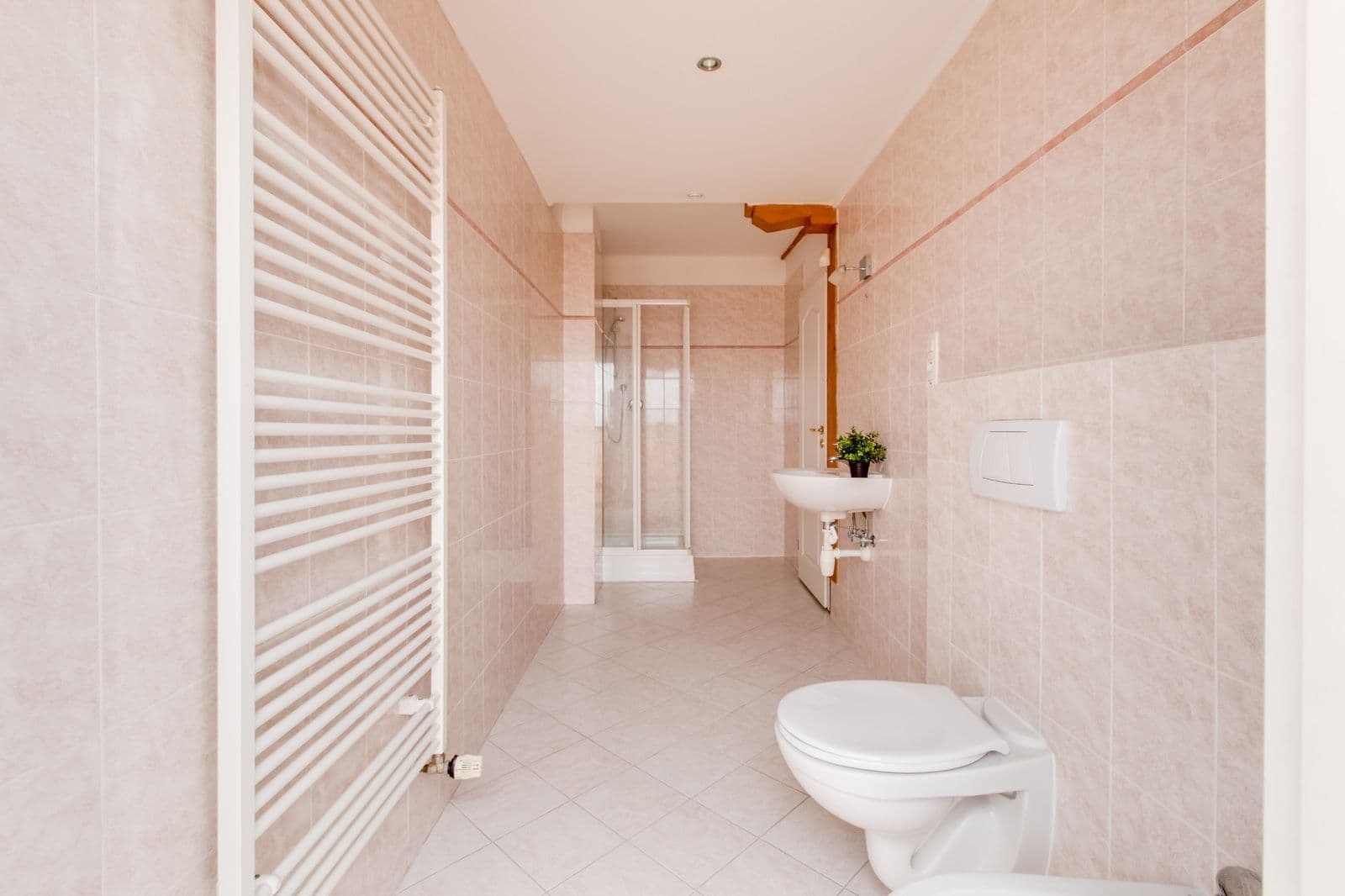 Prenájom bytu 3-izbový 104 m², Šumavská, Praha, Praha Prenájom bytu 3-izbový 104 m², Šumavská, Praha, Praha