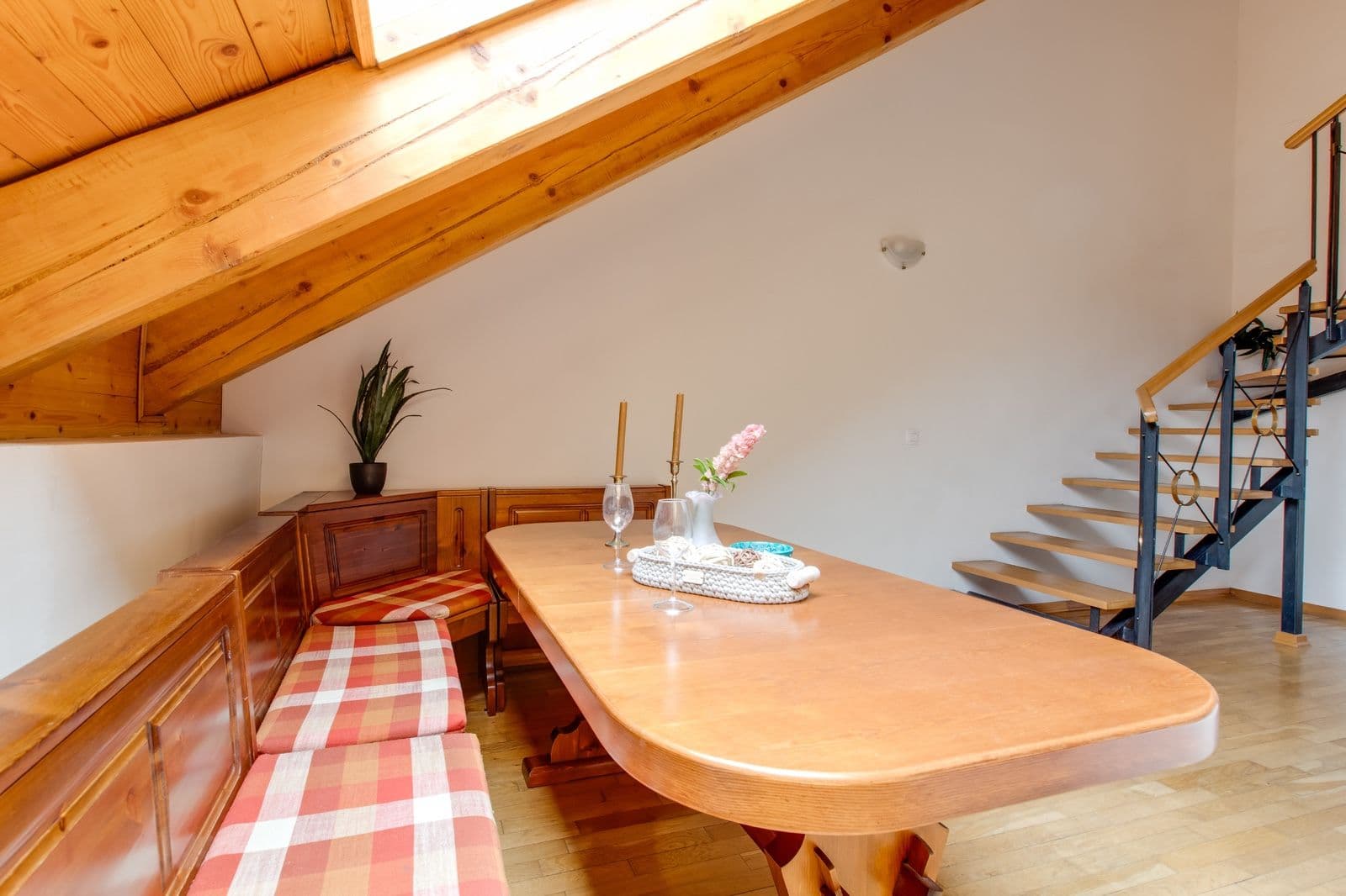 Prenájom bytu 3-izbový 104 m², Šumavská, Praha, Praha Prenájom bytu 3-izbový 104 m², Šumavská, Praha, Praha