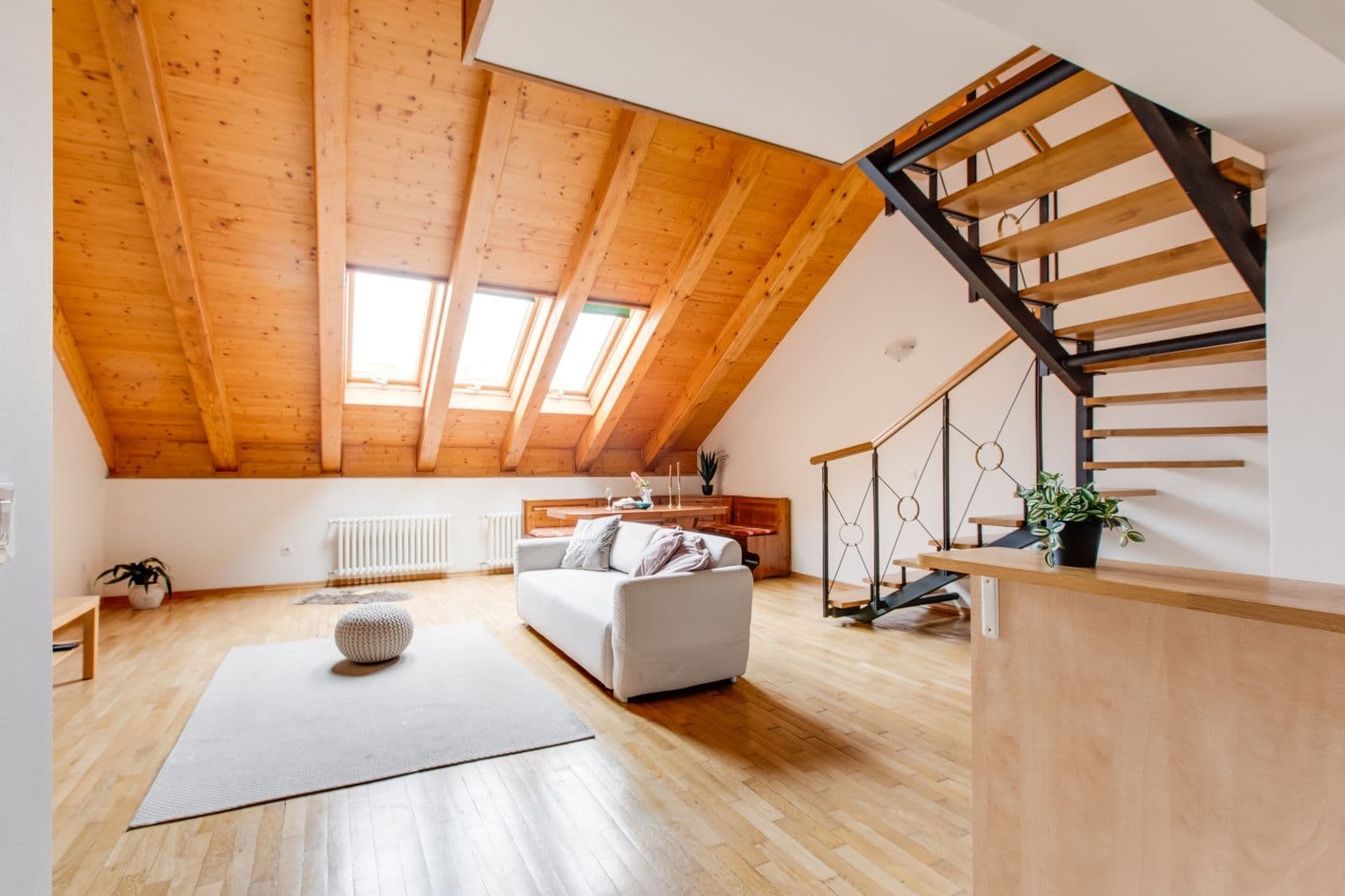 Prenájom bytu 3-izbový 104 m², Šumavská, Praha, Praha Prenájom bytu 3-izbový 104 m², Šumavská, Praha, Praha