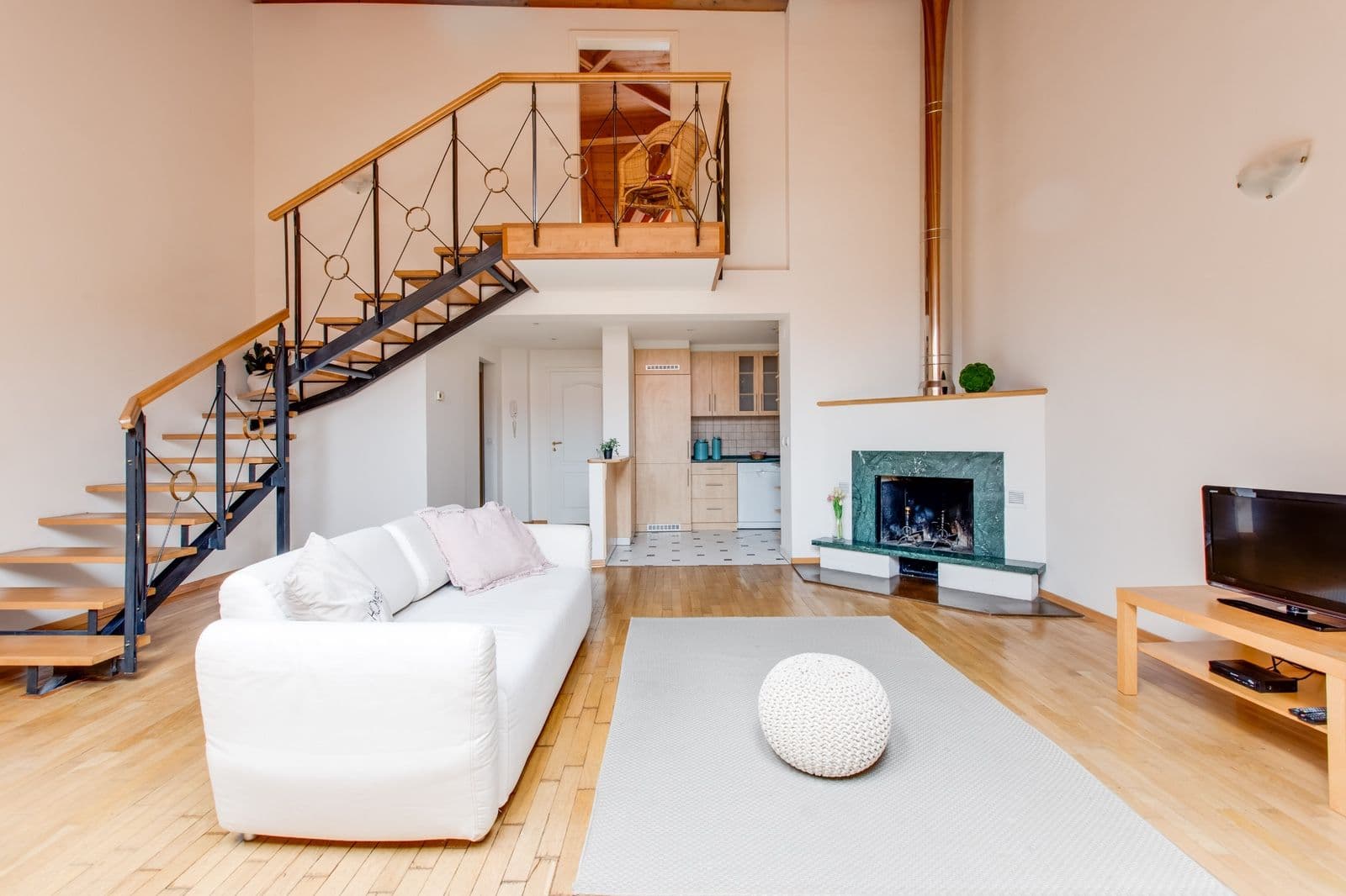 Prenájom bytu 3-izbový 104 m², Šumavská, Praha, Praha Prenájom bytu 3-izbový 104 m², Šumavská, Praha, Praha