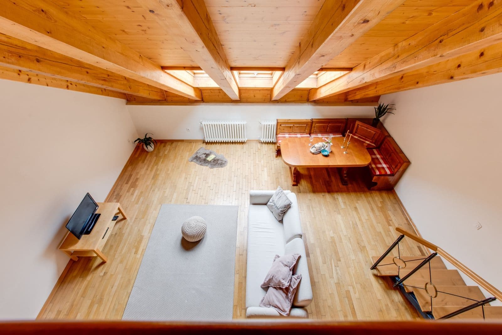 Prenájom bytu 3-izbový 104 m², Šumavská, Praha, Praha Prenájom bytu 3-izbový 104 m², Šumavská, Praha, Praha
