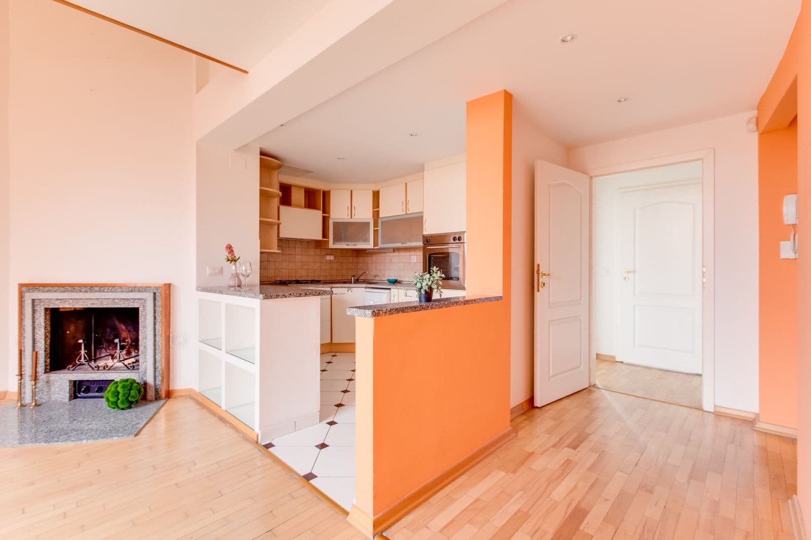 Prenájom bytu 3-izbový 104 m², Šumavská, Praha, Praha Prenájom bytu 3-izbový 104 m², Šumavská, Praha, Praha