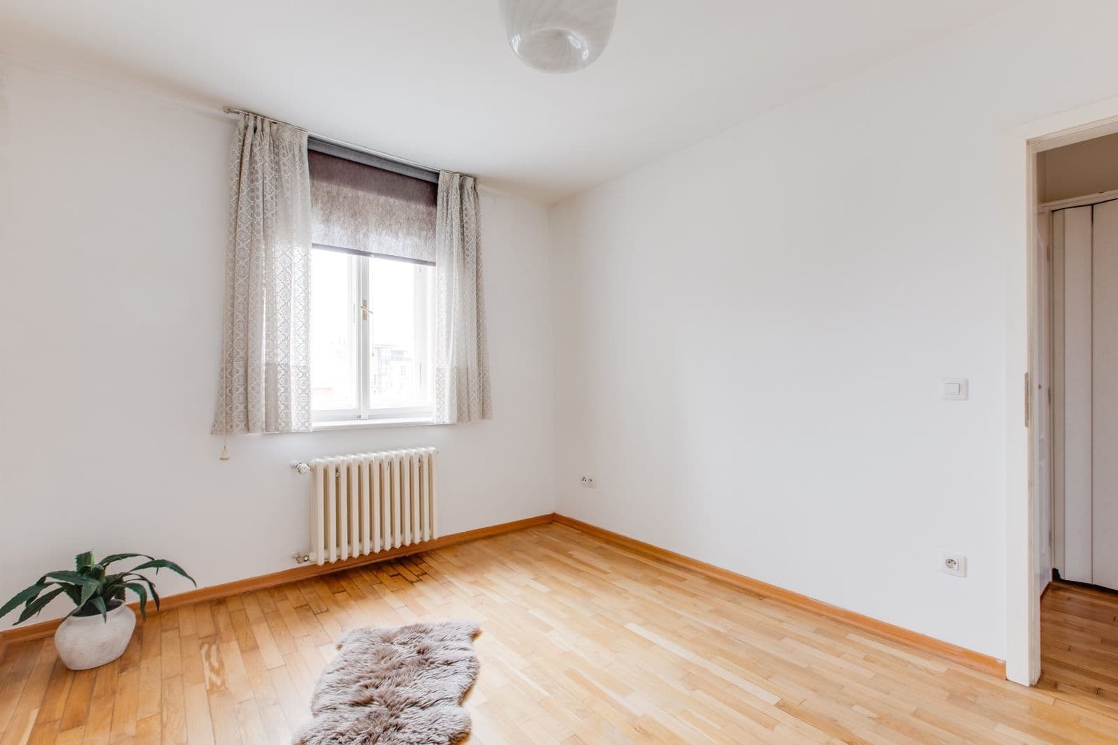 Prenájom bytu 3-izbový 104 m², Šumavská, Praha, Praha Prenájom bytu 3-izbový 104 m², Šumavská, Praha, Praha