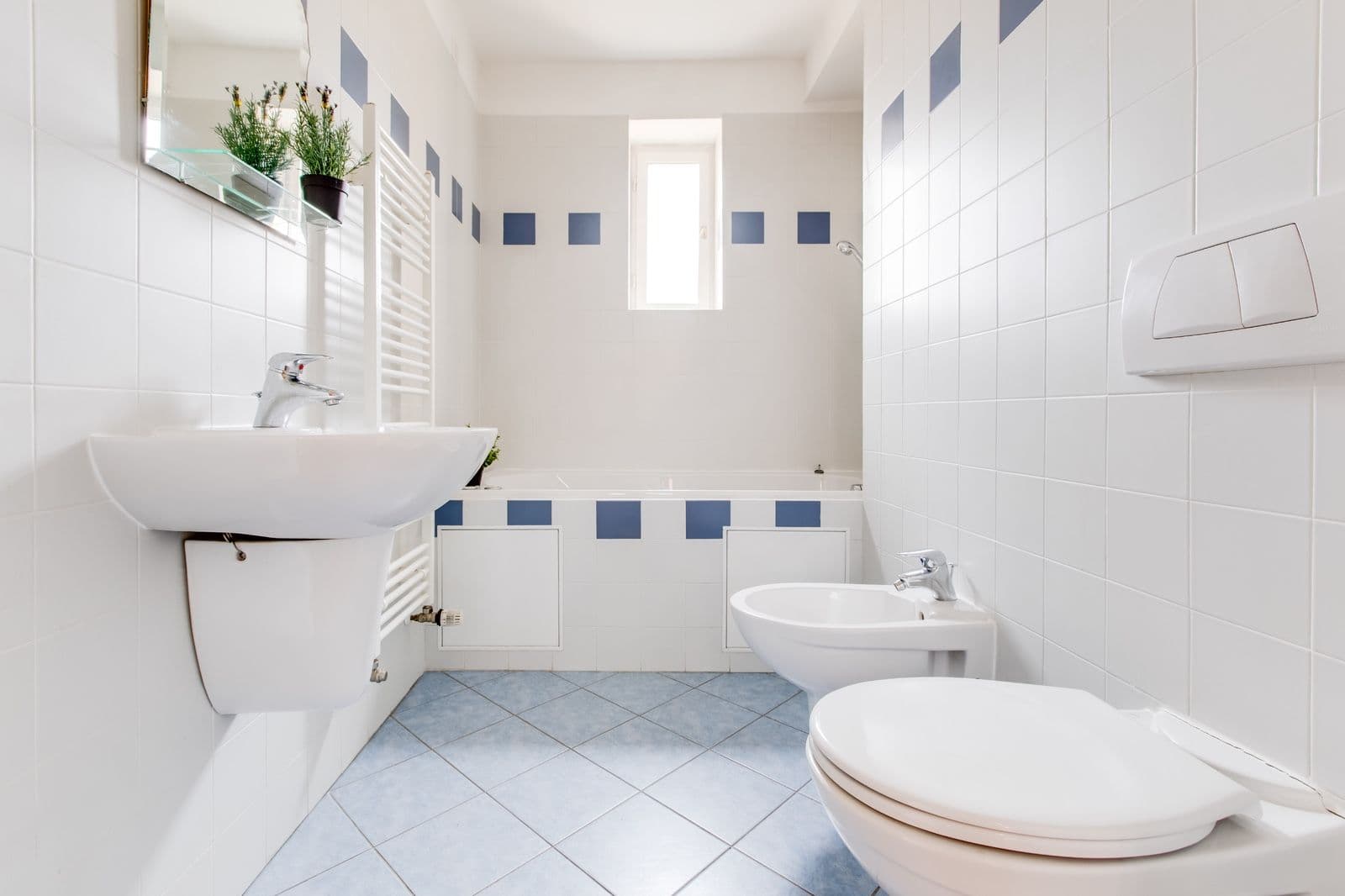 Prenájom bytu 3-izbový 104 m², Šumavská, Praha, Praha Prenájom bytu 3-izbový 104 m², Šumavská, Praha, Praha