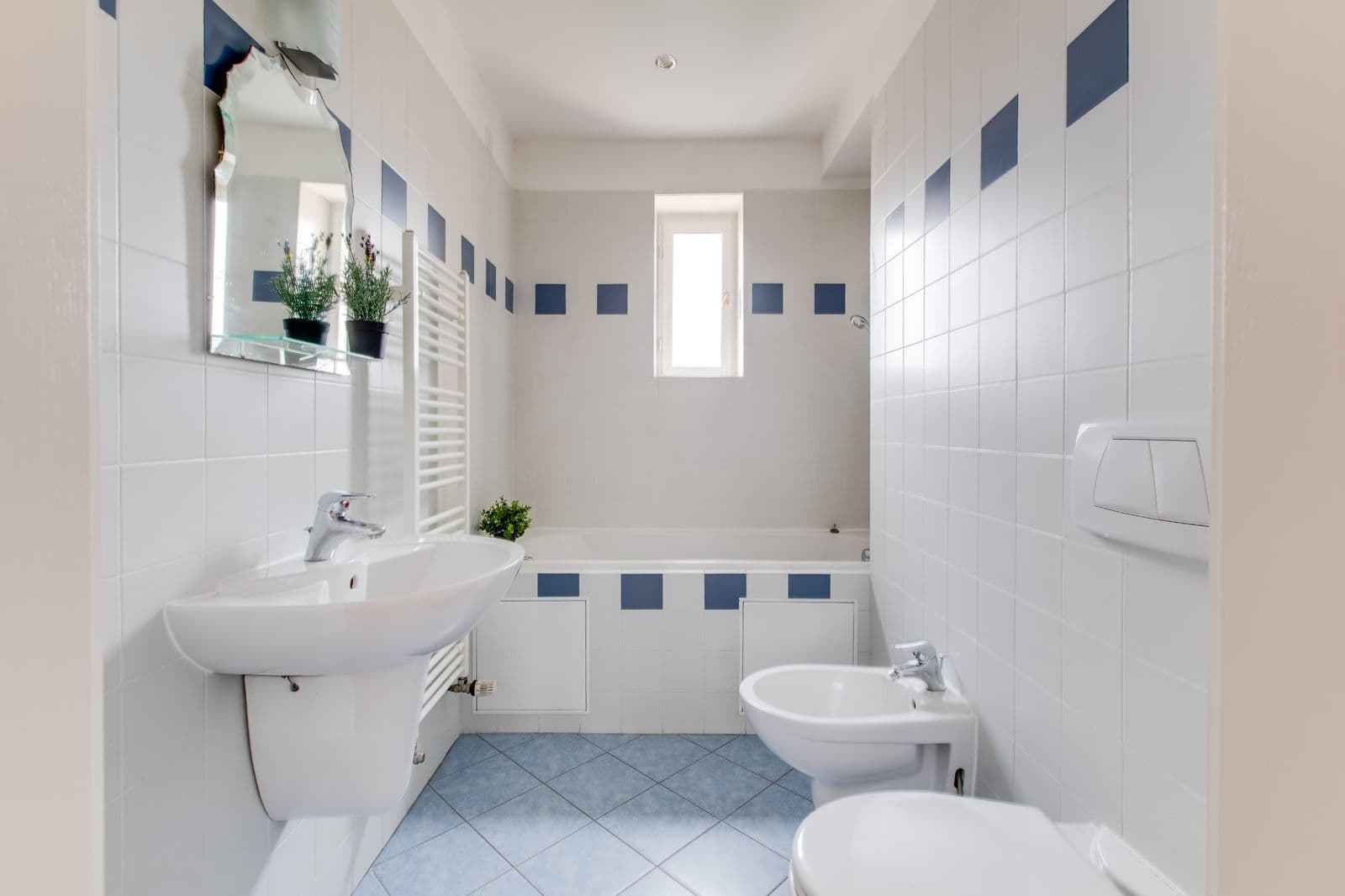 Prenájom bytu 3-izbový 104 m², Šumavská, Praha, Praha Prenájom bytu 3-izbový 104 m², Šumavská, Praha, Praha