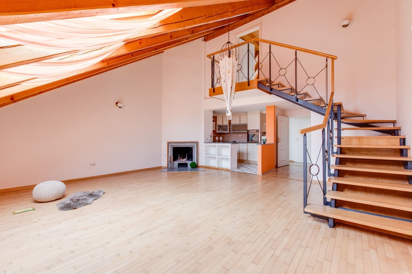 Prenájom bytu 3-izbový 104 m², Šumavská, Praha, Praha Prenájom bytu 3-izbový 104 m², Šumavská, Praha, Praha