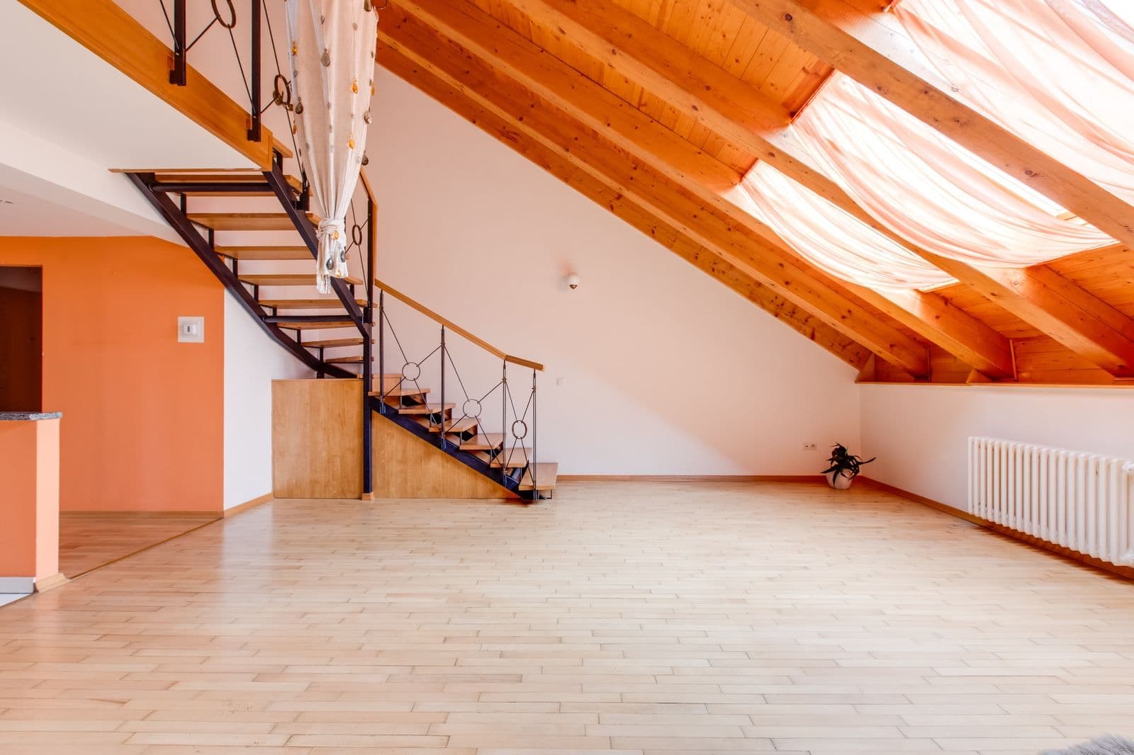 Prenájom bytu 3-izbový 104 m², Šumavská, Praha, Praha Prenájom bytu 3-izbový 104 m², Šumavská, Praha, Praha
