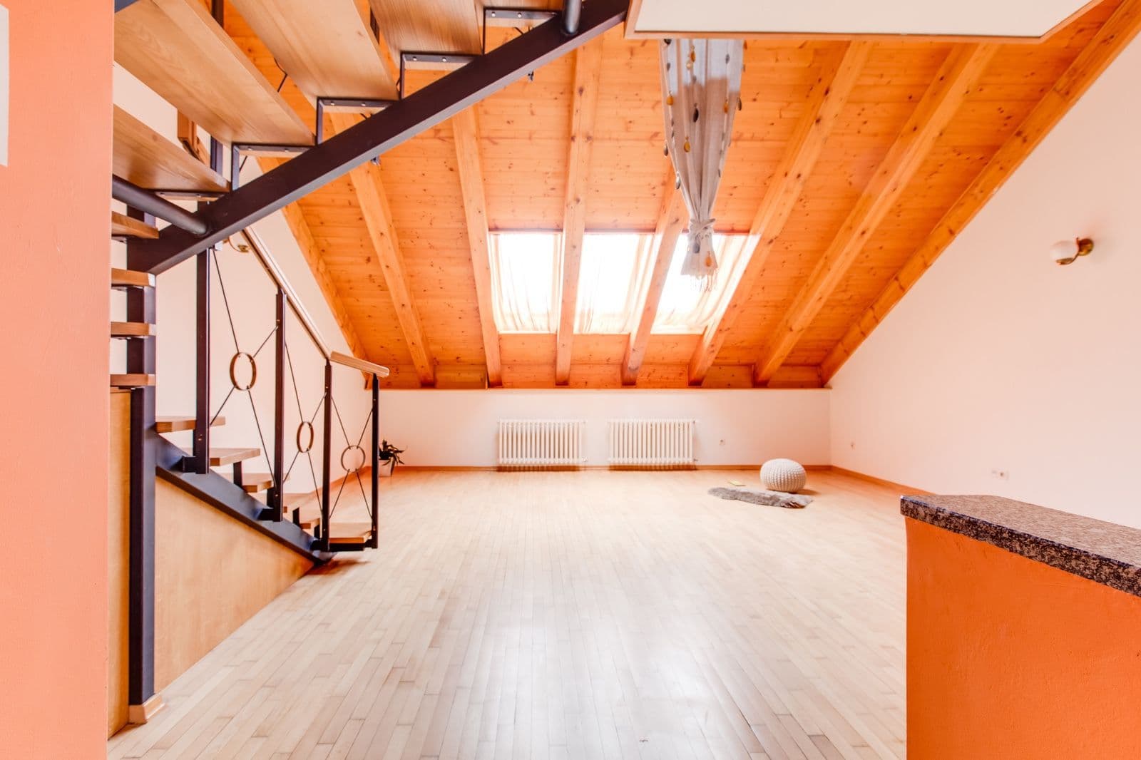 Prenájom bytu 3-izbový 104 m², Šumavská, Praha, Praha Prenájom bytu 3-izbový 104 m², Šumavská, Praha, Praha