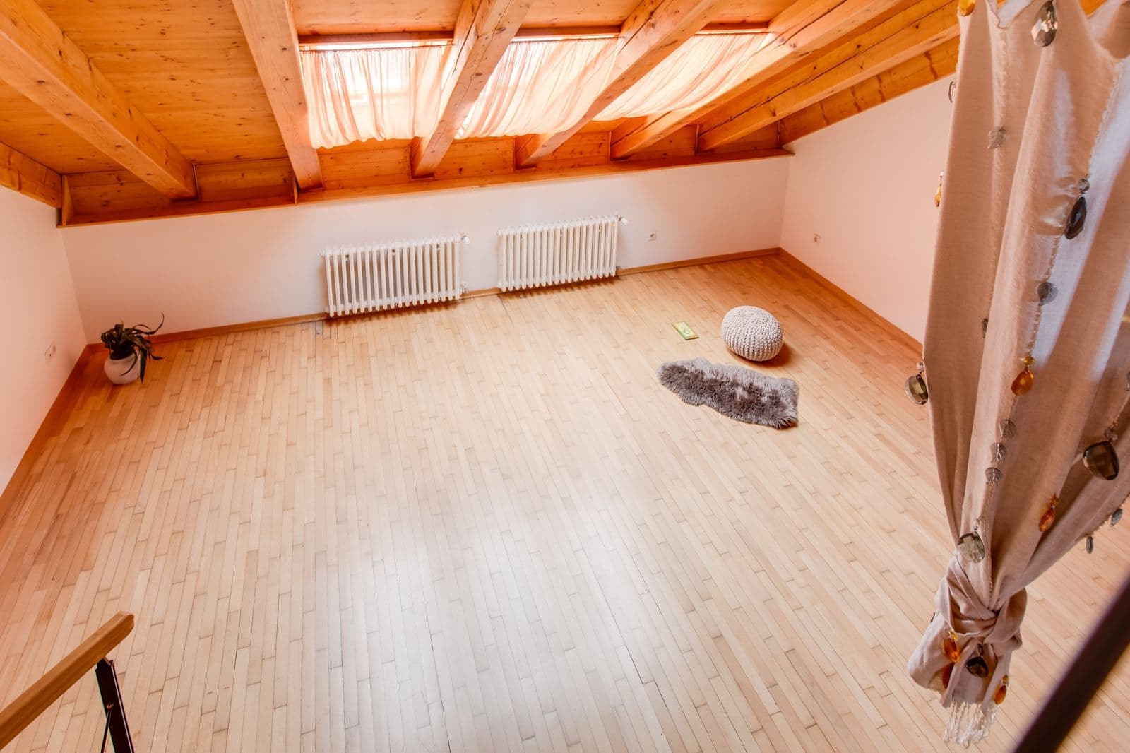 Prenájom bytu 3-izbový 104 m², Šumavská, Praha, Praha Prenájom bytu 3-izbový 104 m², Šumavská, Praha, Praha