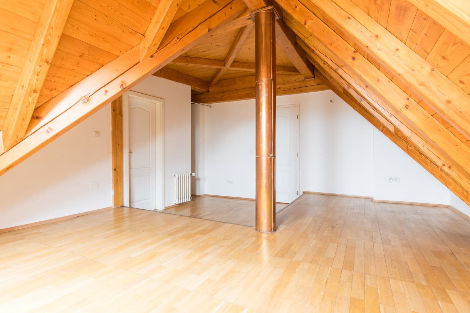 Prenájom bytu 3-izbový 104 m², Šumavská, Praha, Praha Prenájom bytu 3-izbový 104 m², Šumavská, Praha, Praha