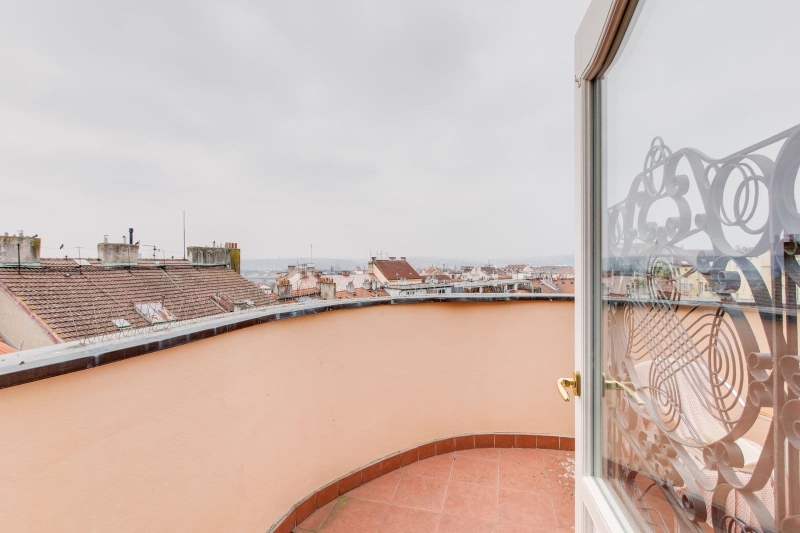 Prenájom bytu 3-izbový 104 m², Šumavská, Praha, Praha Prenájom bytu 3-izbový 104 m², Šumavská, Praha, Praha